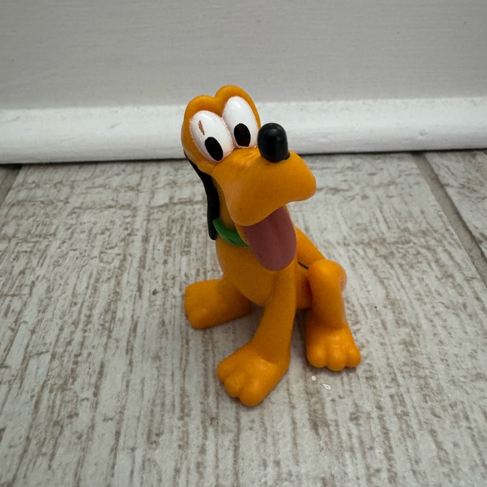 Disney Just Play Pluto‎ Sitting 2.5"  Vinyl Figure